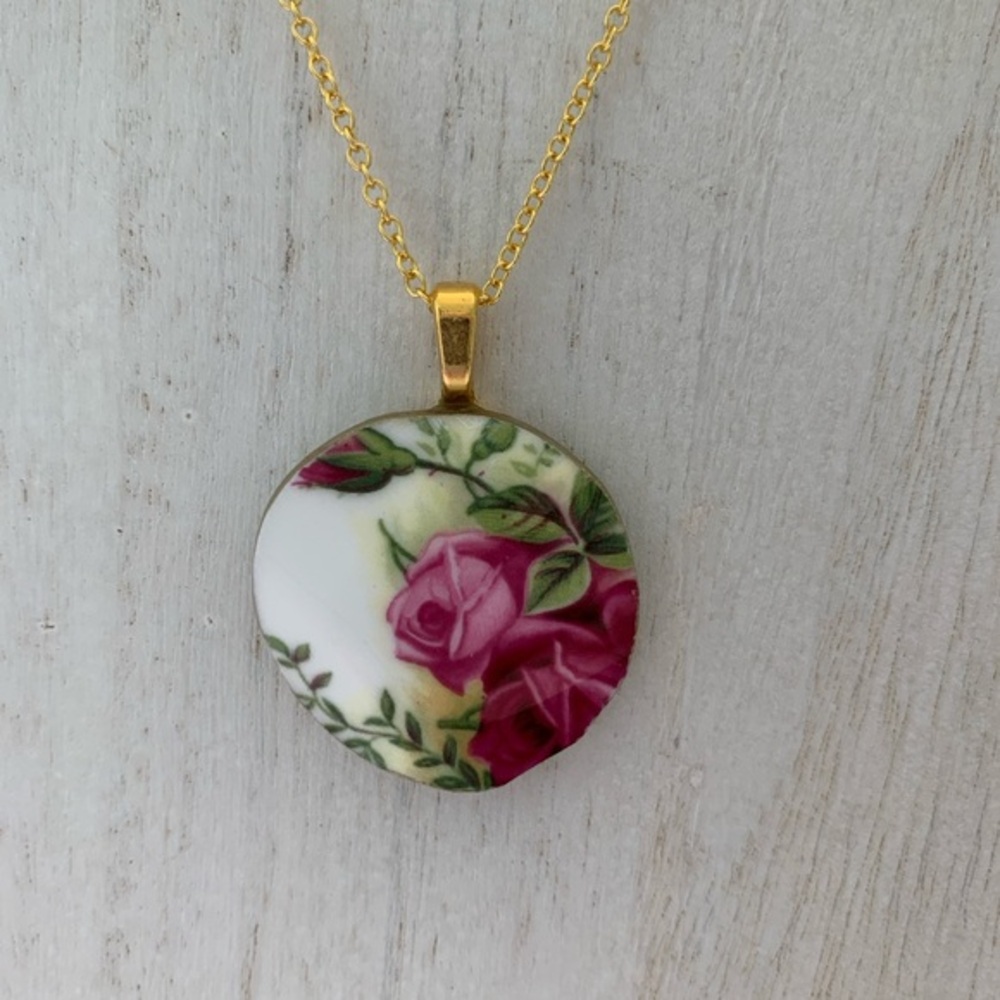 Vintage upcycled Old Country Roses broken china necklace